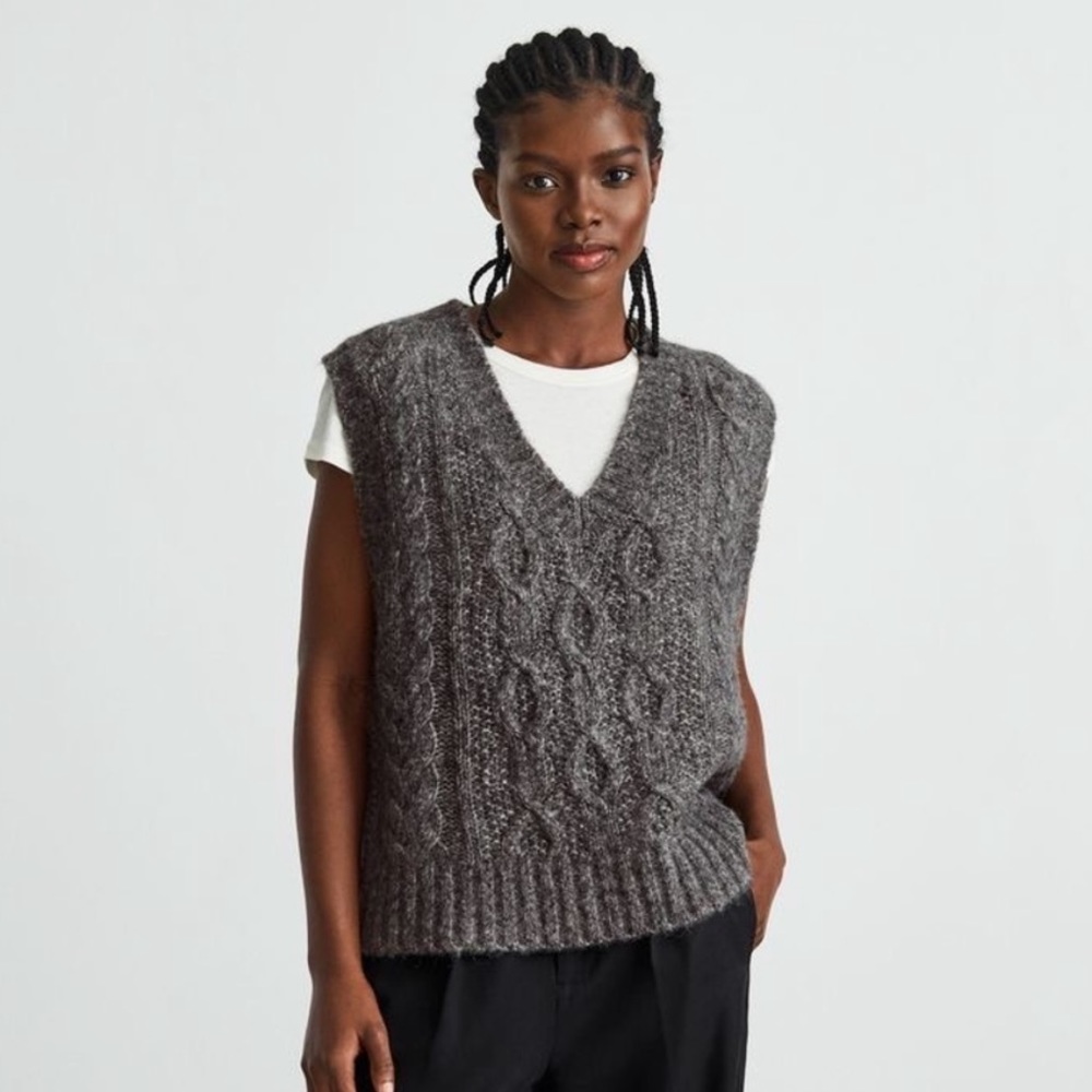 Everlane size M vest - reselling because too big on me but loved 😔